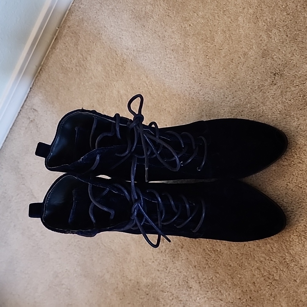 Shoedazzle Brady Booty. Women's size 8, Navy.